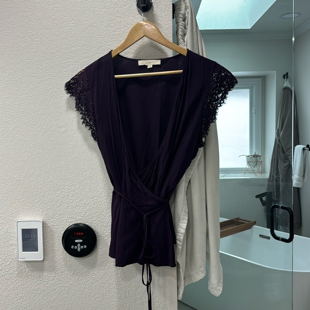 Loft wrap short lace sleeved shirt